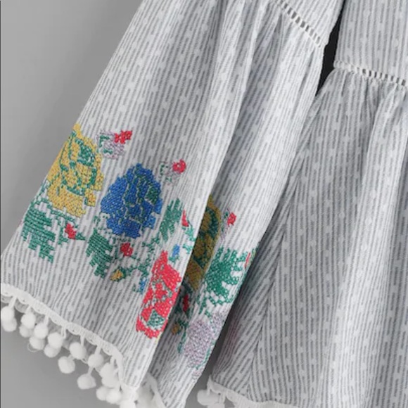 🧡SOLD🧡 Trumpet Sleeved Pom Pom Blouse Blue - Picture 3 of 8